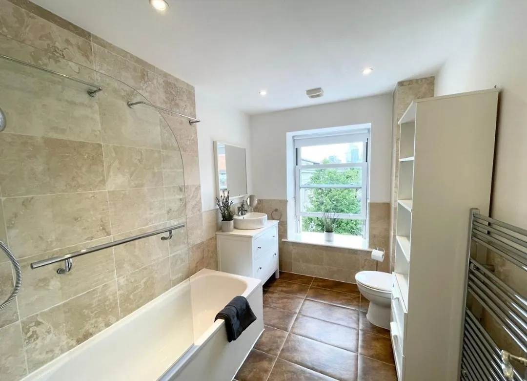 Large 1 Bedroom Apartment In Canning Town Close To Excel London, 02 Arena, Canary Wharf With Free Parking 0*, London United Kingdom