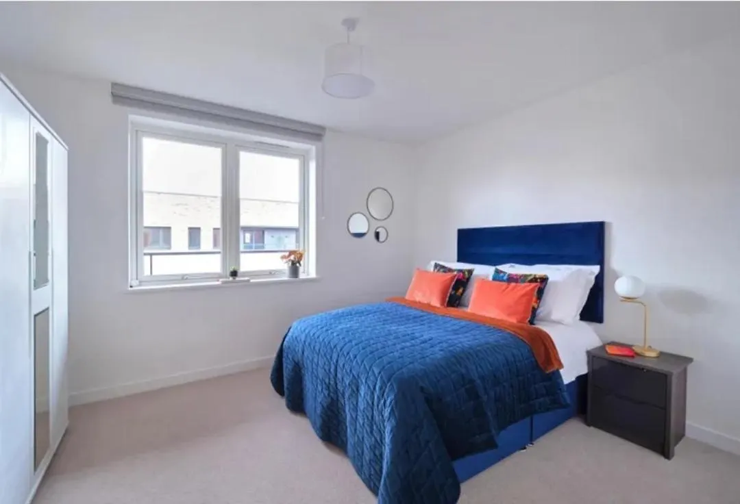 Large 1 Bedroom Apartment In Canning Town Close To Excel London, 02 Arena, Canary Wharf With Free Parking  London