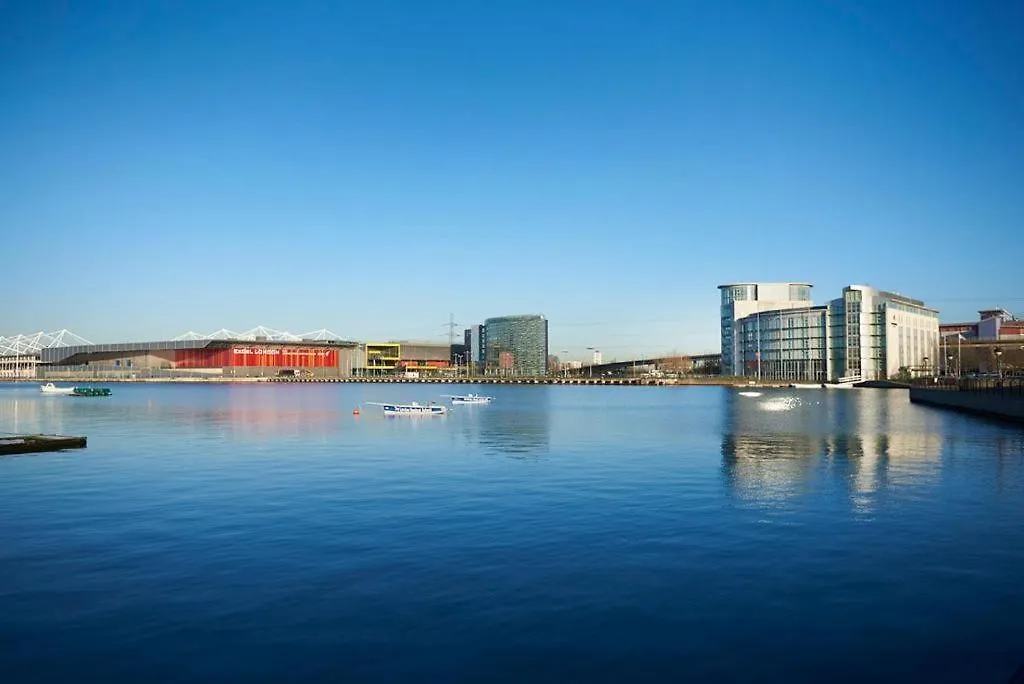 Large 1 Bedroom Apartment In Canning Town Close To Excel London, 02 Arena, Canary Wharf With Free Parking 0*, London